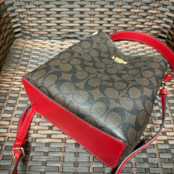 coach Small Town Bucket Bag In Signature Canvas 2312 - Picture 6 of 8